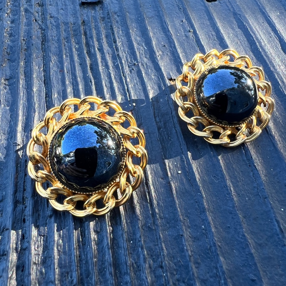 WILLIAM DELILLO Black Stone And Gold Chain Vintage Clip On Earrings RARE Wm